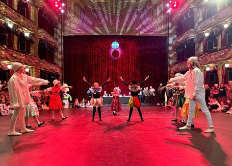 Les pichoui de Nice La Belle au « Veglione pour enfants »